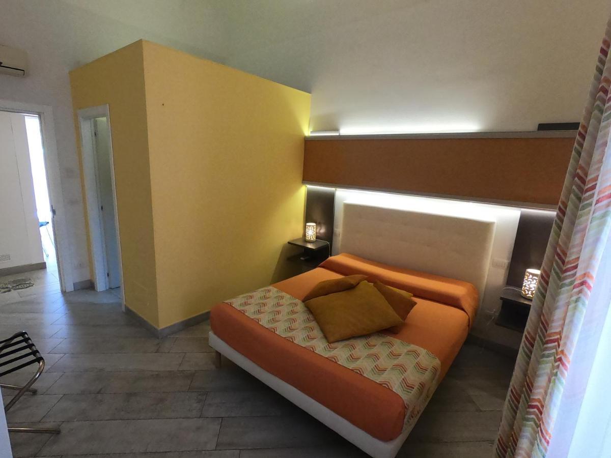 Porto Di Mare B&B โจวีนัซโซ ภายนอก รูปภาพ