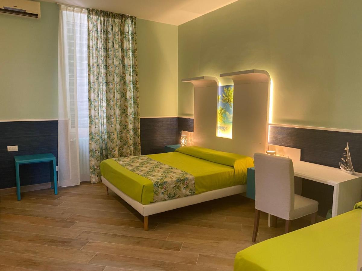 Porto Di Mare B&B โจวีนัซโซ ภายนอก รูปภาพ