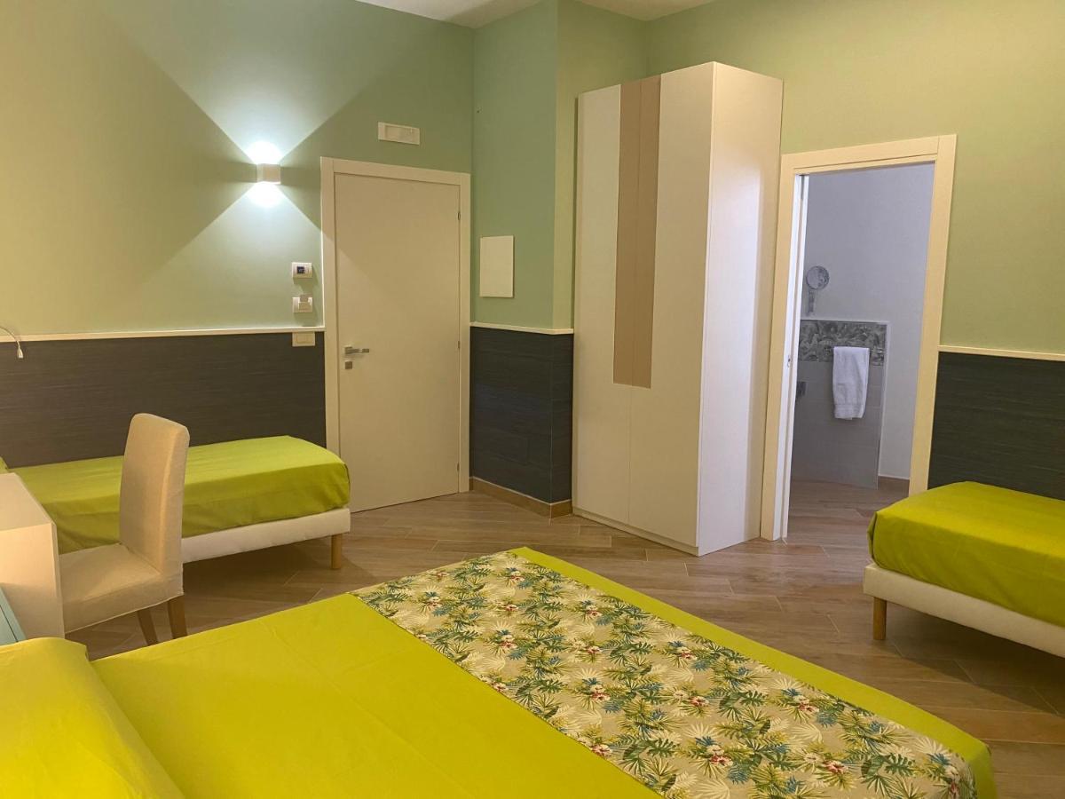 Porto Di Mare B&B โจวีนัซโซ ภายนอก รูปภาพ
