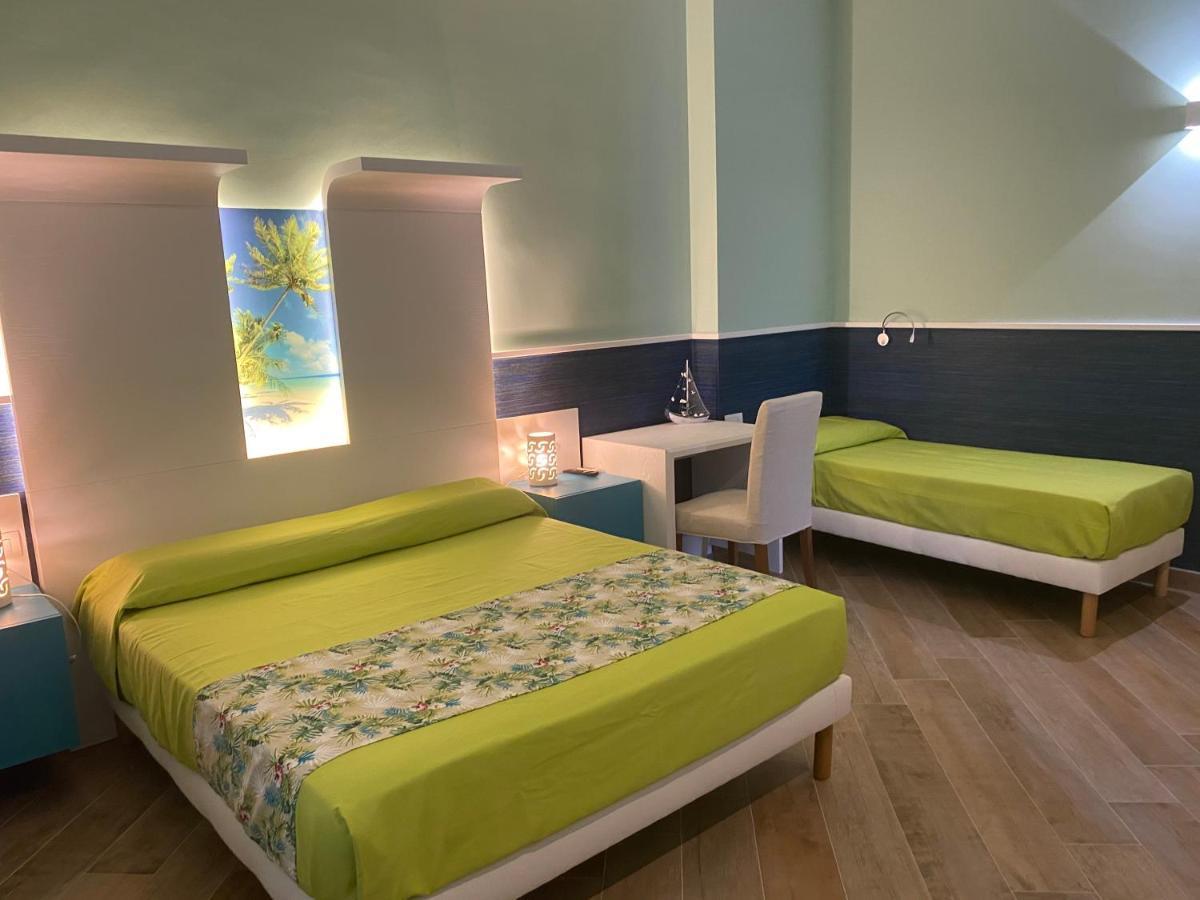 Porto Di Mare B&B โจวีนัซโซ ภายนอก รูปภาพ
