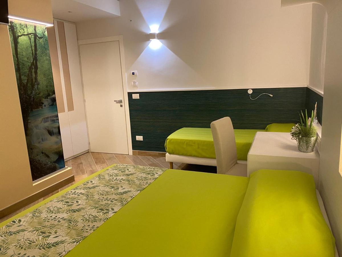 Porto Di Mare B&B โจวีนัซโซ ภายนอก รูปภาพ