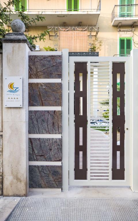 Porto Di Mare B&B โจวีนัซโซ ภายนอก รูปภาพ