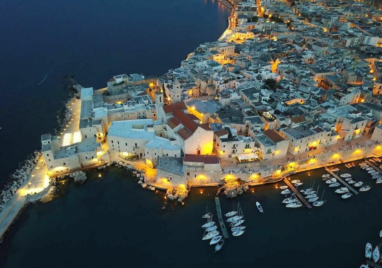 Porto Di Mare B&B โจวีนัซโซ ภายนอก รูปภาพ