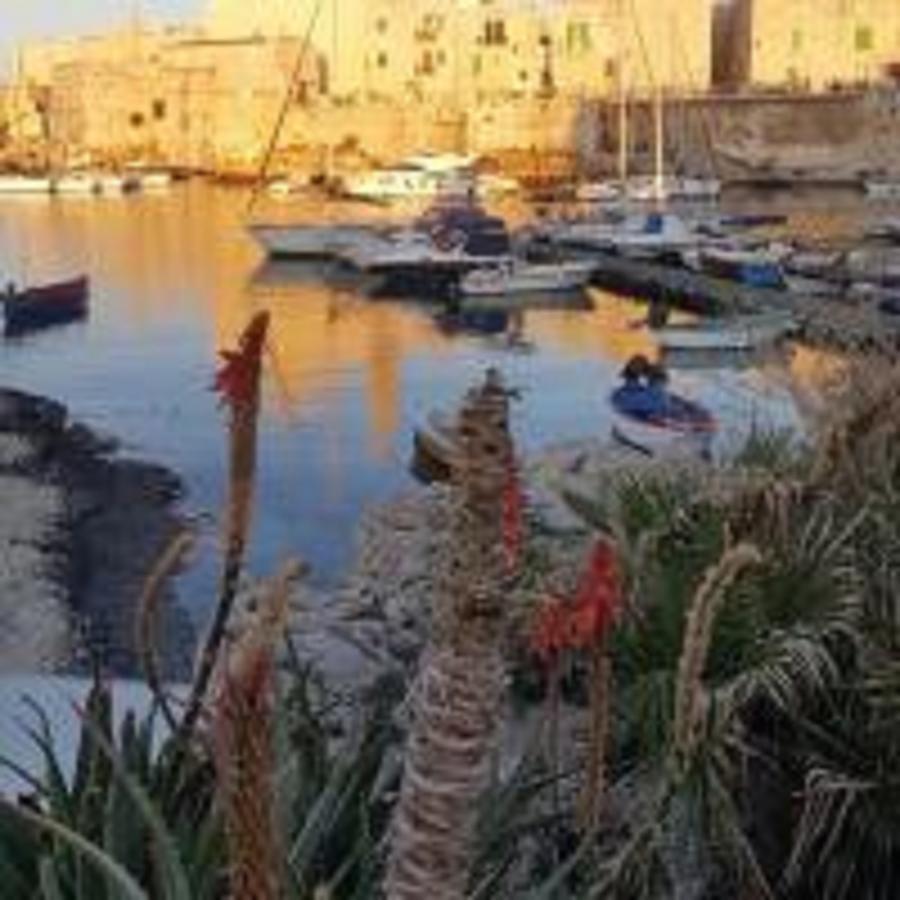 Porto Di Mare B&B โจวีนัซโซ ภายนอก รูปภาพ